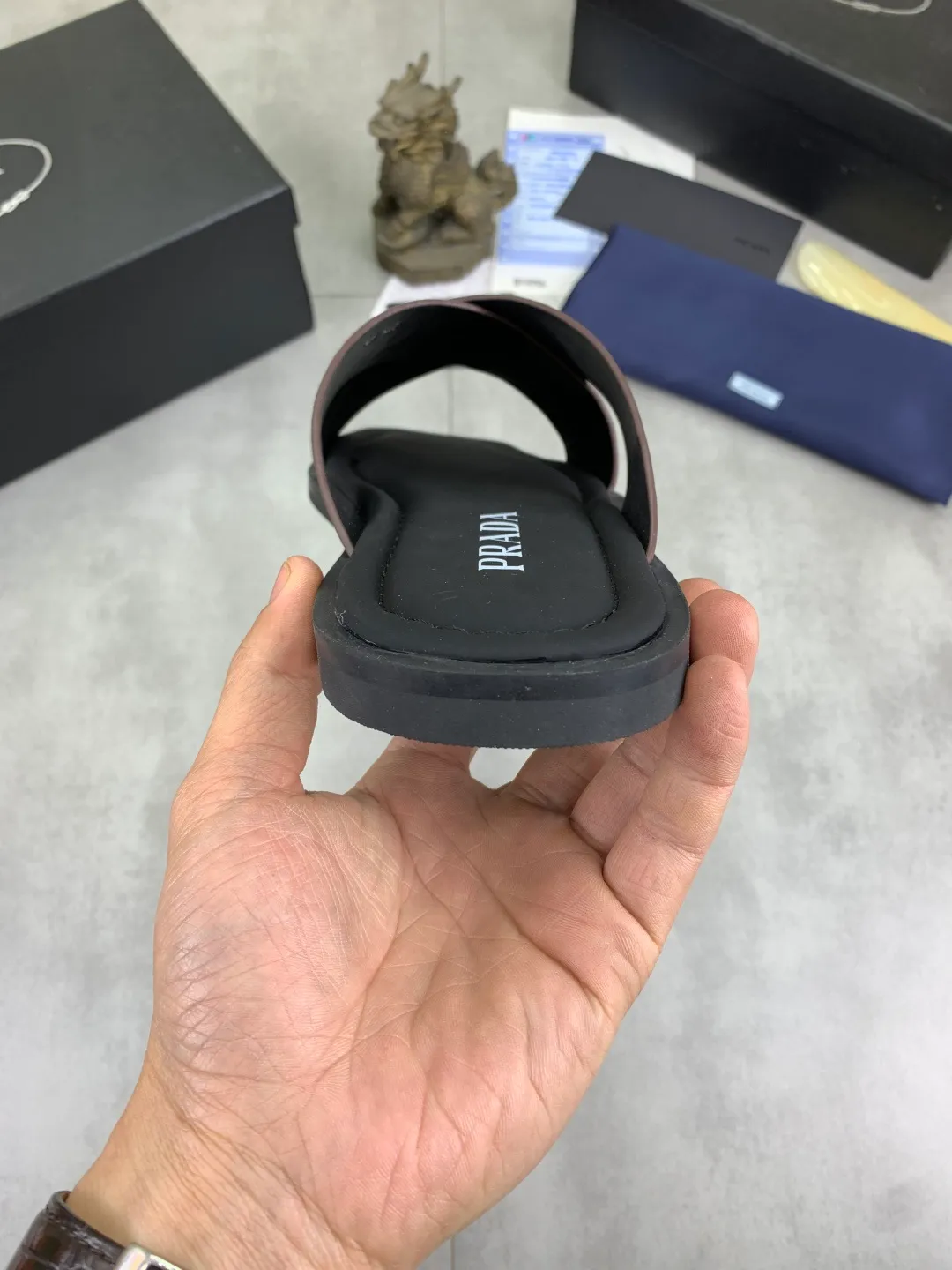 Men's shoes 💰P320💰【New style】🎁🎁🎁 PRADA Prada's new casual slippers, original official website 1:1, perfect workmanship, conveying a kind of noble luxury, sublimating its definition of luxury in Prada's high-end extraordinary craftsmanship. Original combination outsole, size: 39-46 colors 🉑️ to choose from